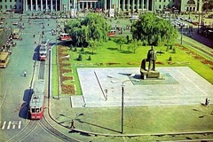 Вокзал і пам'ятник Петровському