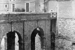 Château de Montmort à Montmort-Lucy : pont-levis