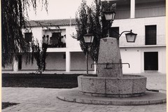 Detalle de la plaza del pueblo de Cinco Casas