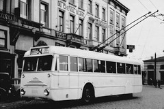 Trolleybus type 6000 n°6001 des TB sur la ligne 54 devant la gare de Bruxelles-Luxembourg