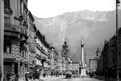 Innsbruck. Maria-Theresien-Straße von der Ecke Anichstraße