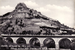 Civitella del Tronto, Sperone roccioso della fortezza, visto dal fiume Salinello