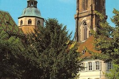 Sélestat: le square St Georges, à droite le clocher de l'église St Georges