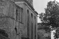 Подокамен. Домініканічний монастир, ворота та Белфрі