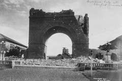 San Francisco Earthquake of 1906: Entrance gate at Stanford University