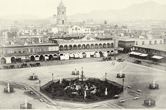 La plaza pública. Municipio y torre de Santo Domingo
