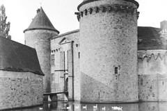 Château d'Olhain à Fresnicourt-le-Dolmen : côté est et pont-levis