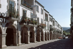 Portomarín, Calle de Compostela