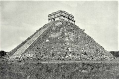 Castillo o el templo principal en las ruinas de Chichen