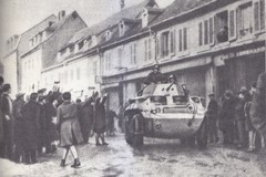 Tankers de la 1ère Armée française dans les rues de la ville libérée de Colmar. Où?