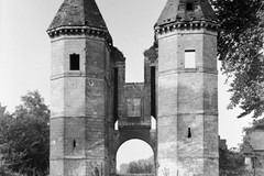 Ancien château des ducs de Luynes ou Chatellenie à Airaines : ancien pont-levis