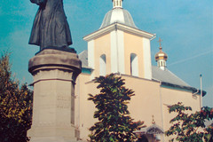 Orhei. Monumentul lui V. Lupa lângă Biserica Sf. Dmitry