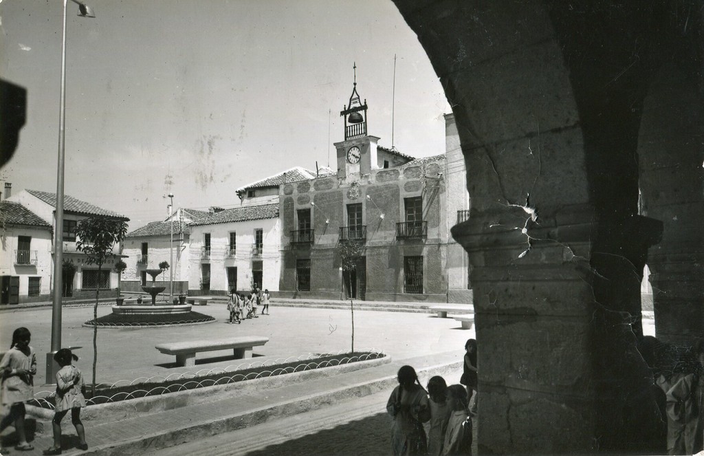 Torre de Juan Abad, Plaza de la Victoria y Ayuntamiento