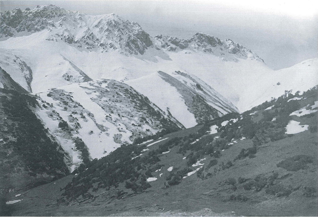 Gorge Taldyk the pass. A view of the Alai Range
