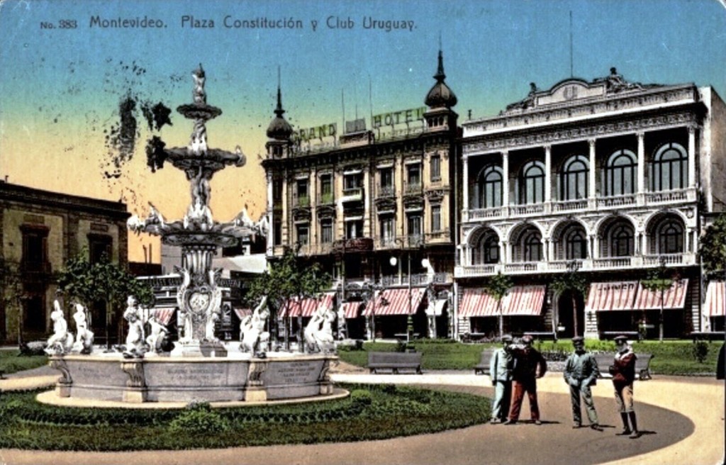 Montevideo. Plaza Constituciо́n