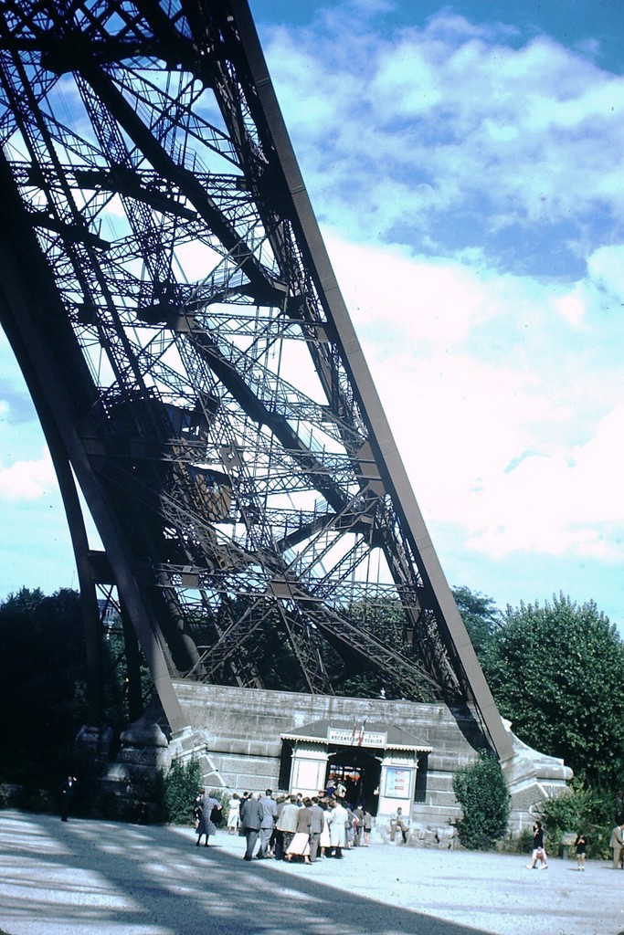 La Tour Eiffel - L'Entrée