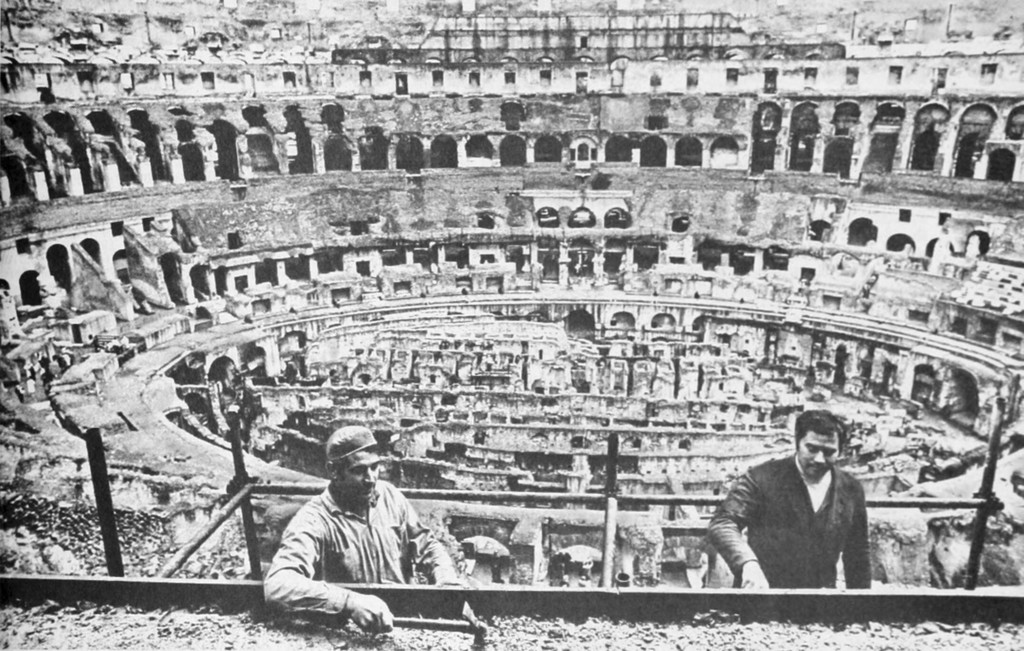 Lavori di restauro al Colosseo