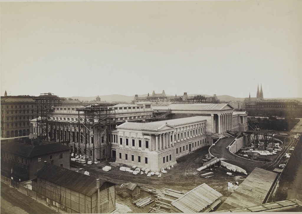Construction of Parliament, in the background - construction of Rathaus and University