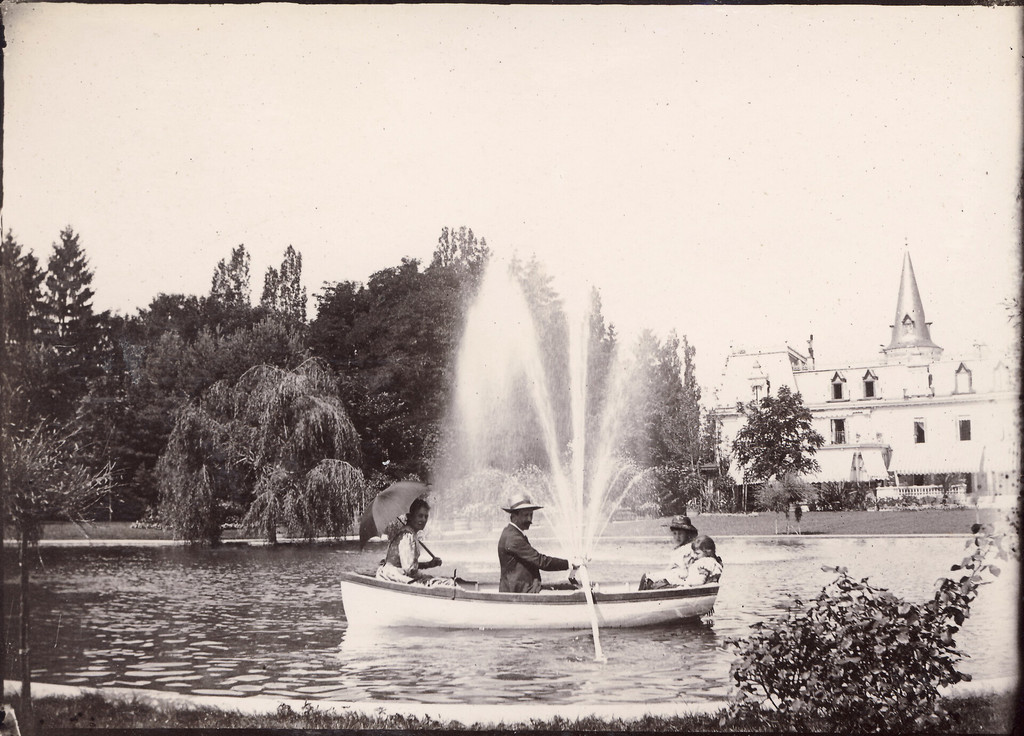 Versoix. Canotage sur la pièce d'eau du Château de Saint-Loup