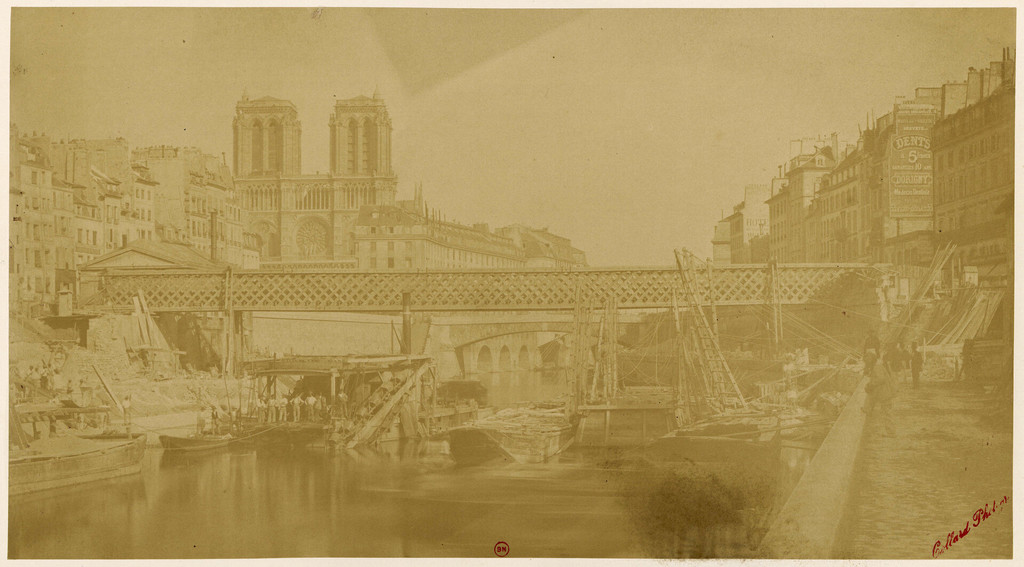 Pont Saint-Michel: vues photographiques des phases principales des travaux de reconstruction