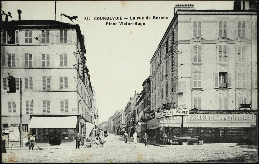 La Rue de Bezons prise de la Place Victor-Hugo