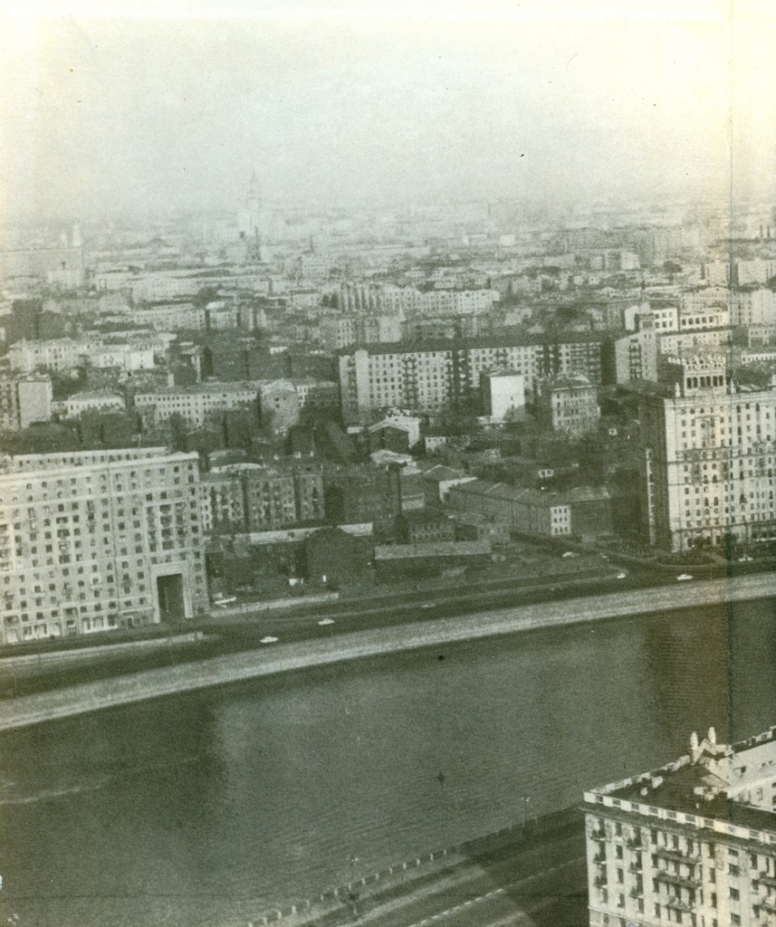 Вид с гостиницы «Украина» на Смоленскую набережную, 1964-1967