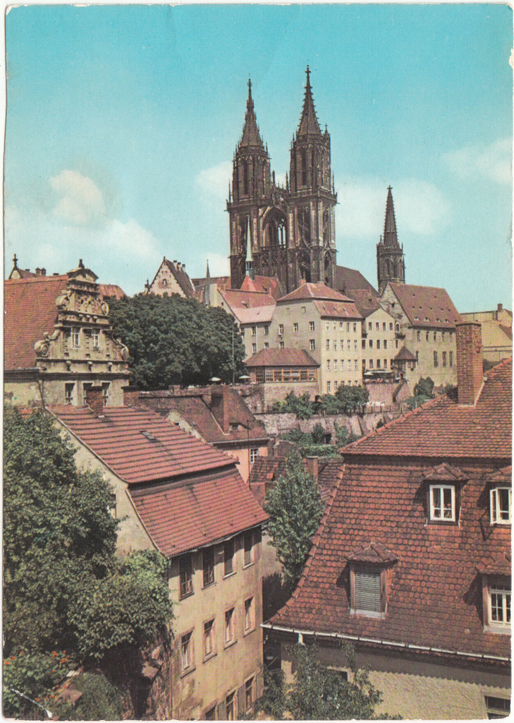 Blick über die Dächer der Altstadt zu den Domtürmen