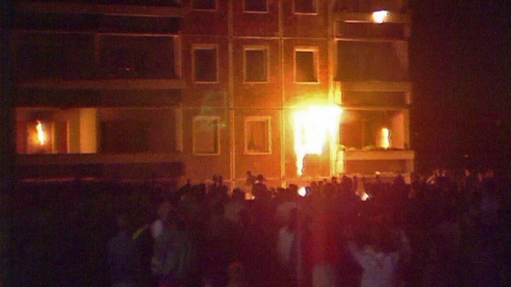 Brandanschlag aus das Sonnenblumenhaus während dem Pogrom von Rostock-Lichtenhagen