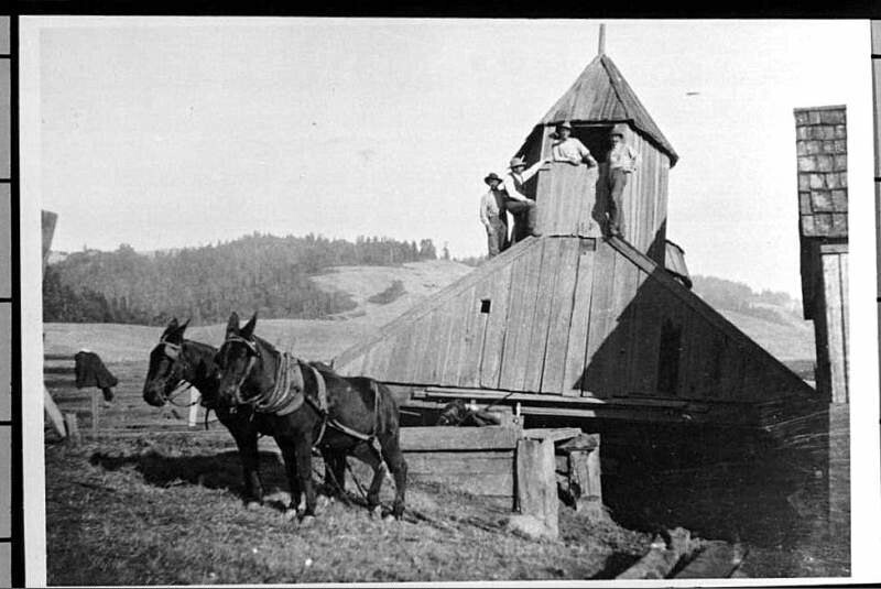 Fort Ross chapel repair after the 1906 earthquake