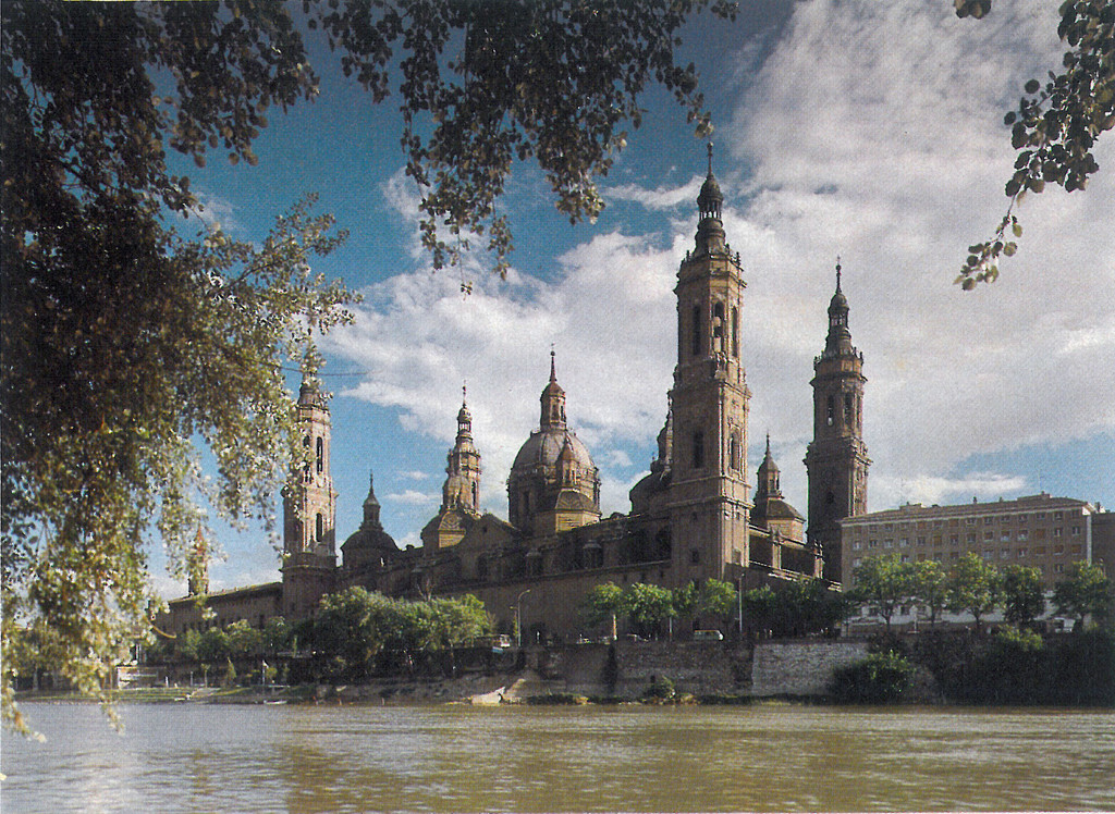 La famosa iglesia de El Pilar en Zaragoza