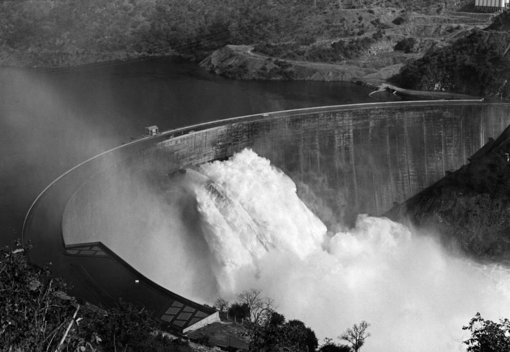 Kariba dam between Zambia and Rhodesia