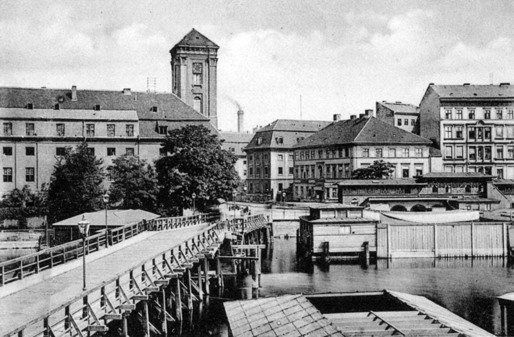 Umgebung der Waisenbrücke. Berliner Waisenhaus
