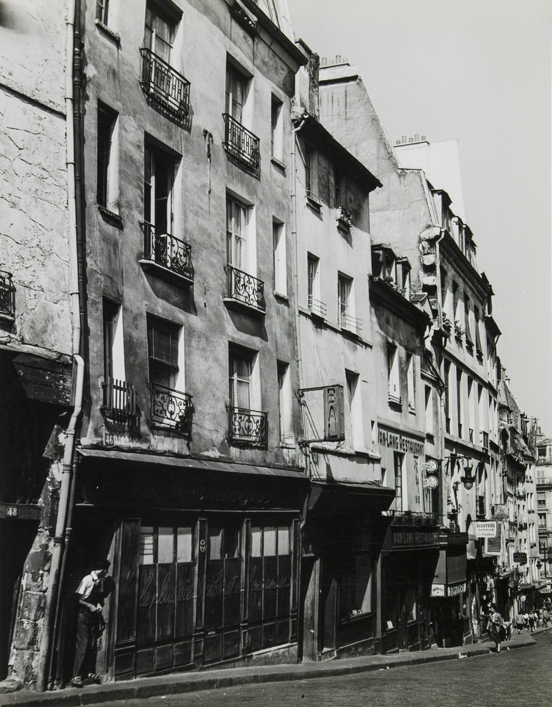 Rue de la Montagne Sainte-Geneviève, l'ensemble des maisons et boutiques du côté pair du n° 46 à la rue des Ecoles