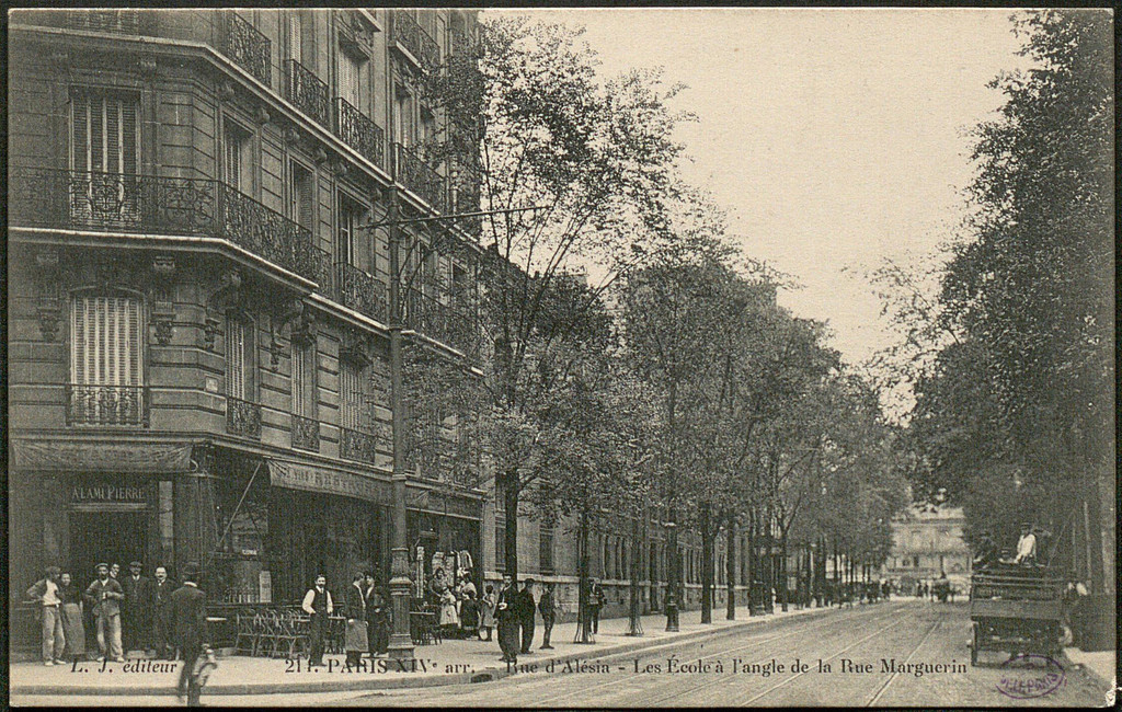 Rue d'Alésia. Les Ecole à l'angle de la rue Marguerin