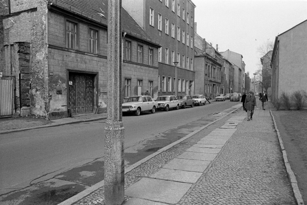 Ost Berlin. Große Hamburger Straße 19a (links)