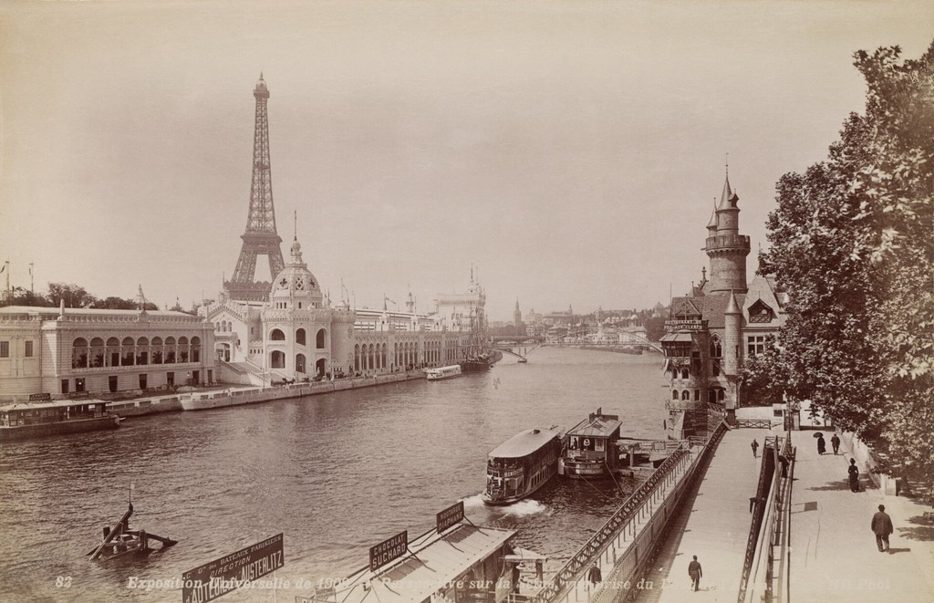 Perspective sur la Seine, vue prise du pont de l'Alma