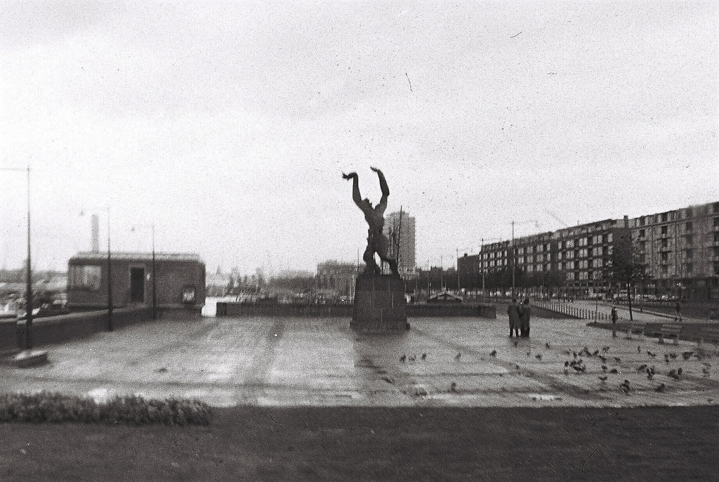De Verwoeste Stad, Plein 1940