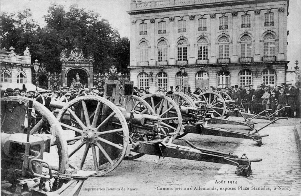 Canons pris aux Allemands, exposés Place Stanislas, à Nancy