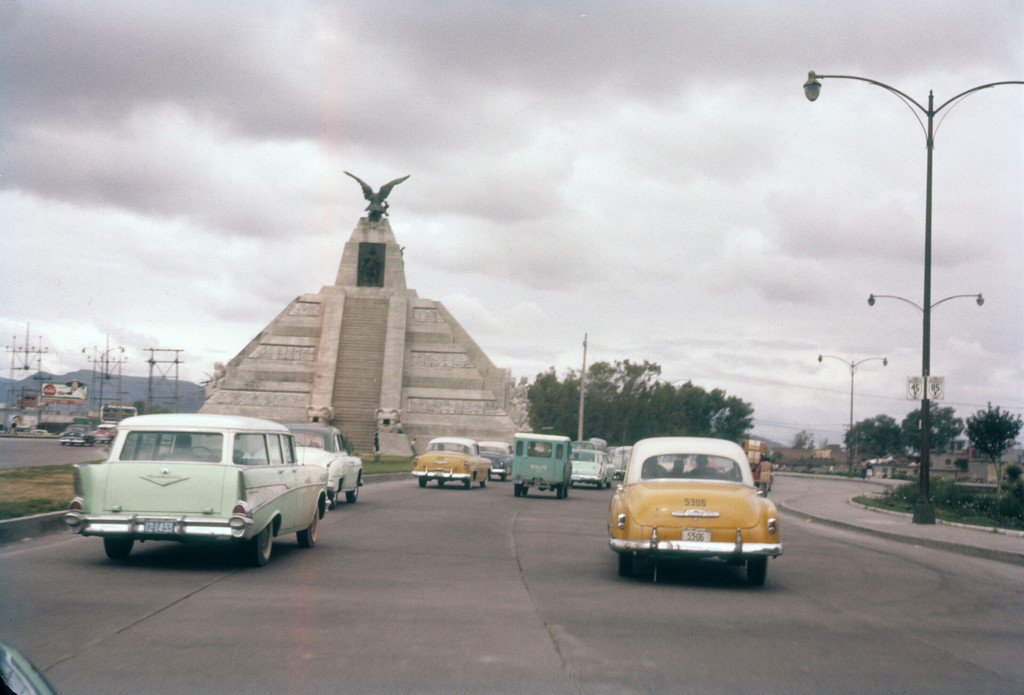Mexico, Monumento a la Raza