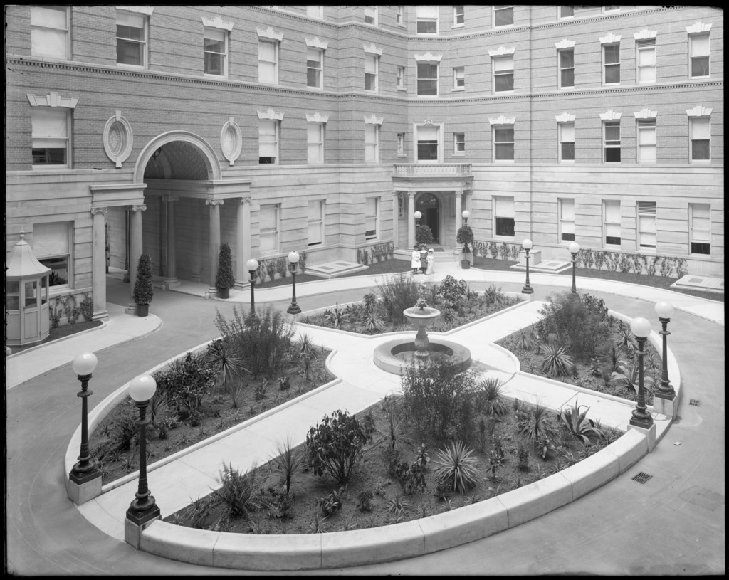 116th Street and Seventh Avenue. Graham Court apartment house, courtyard