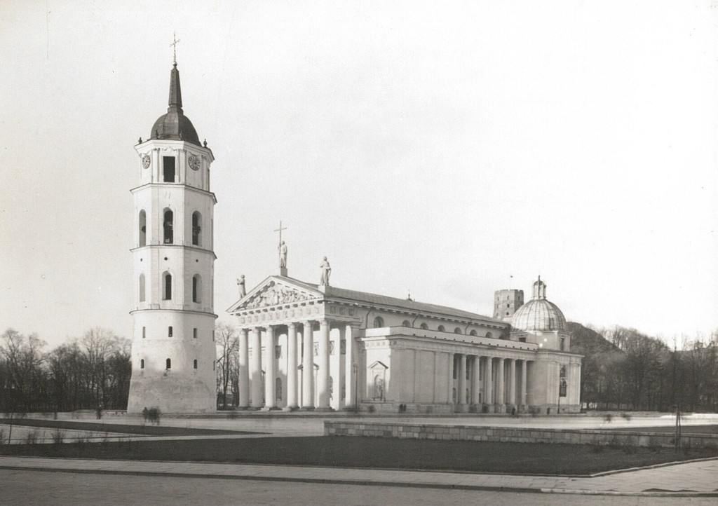Katedra Šv Stanislovo ir varpinė