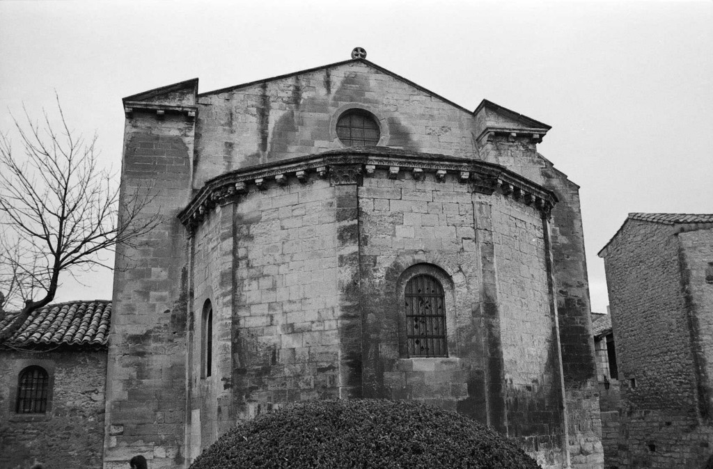 Le chevet de l'église Saint-Restitut