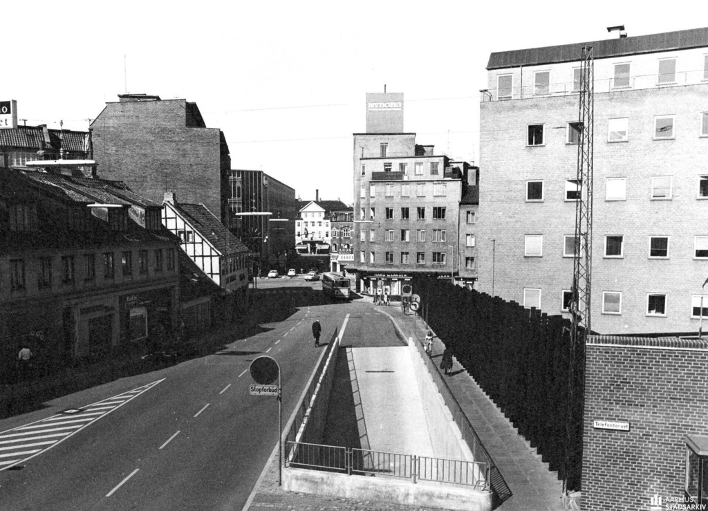 Frederiksgade set fra hjørnet af Telefontorvet og Busgaden mod Åboulevarden