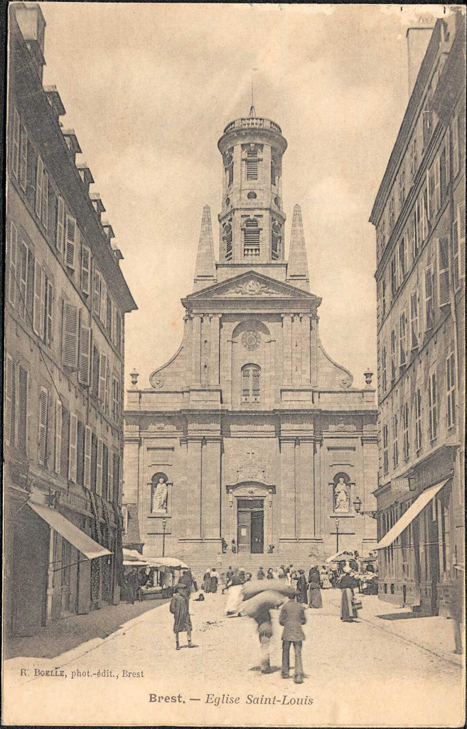 Façade de l'église Saint-Louis et rue Etienne Dolet