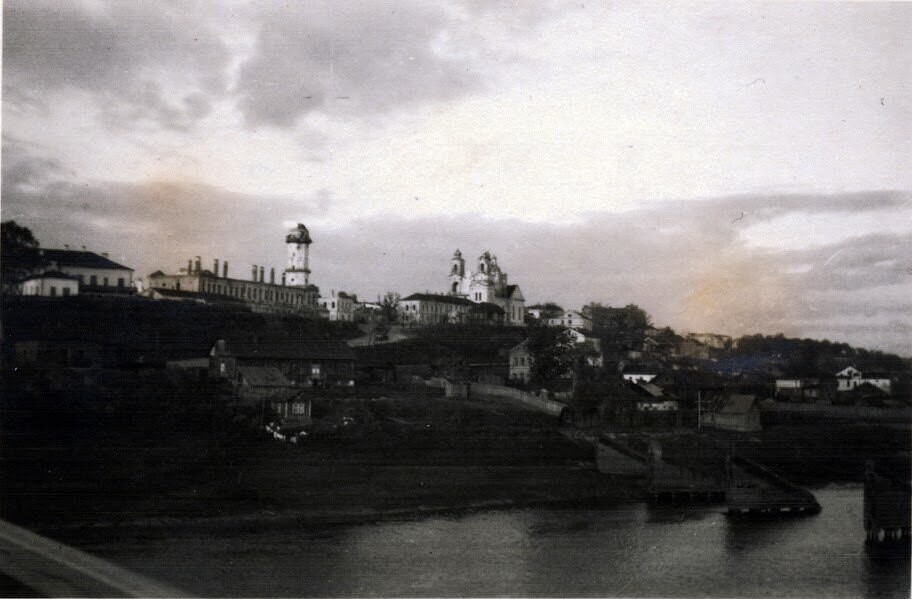 Вид с моста через Днепр на правый берег