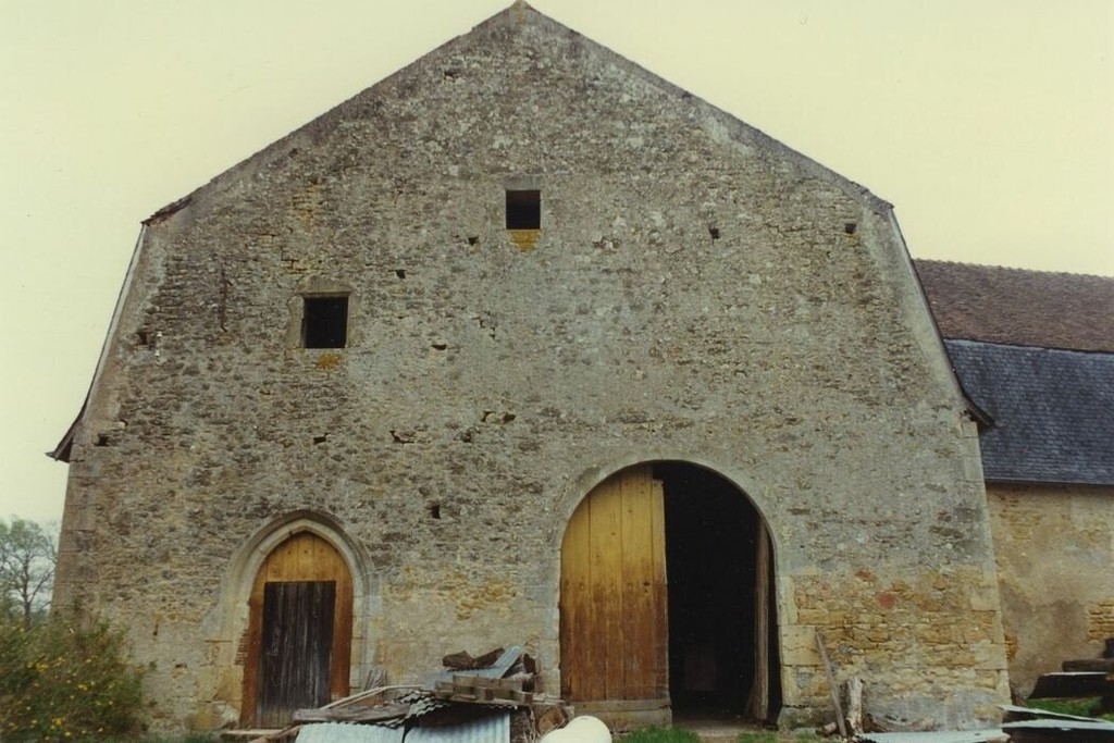 Château de Vandenesse. Grange, pignon ouest, vue générale