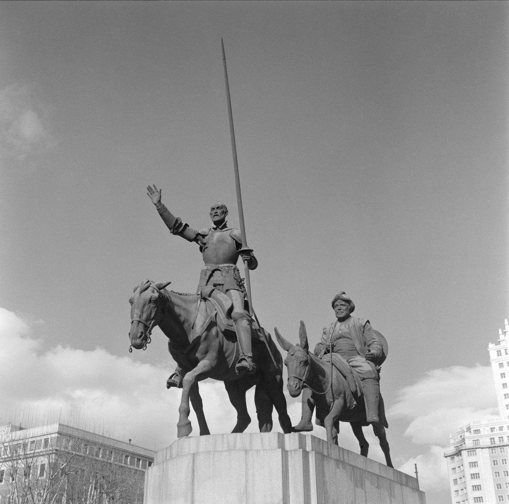 Monumento a Cervantes en la Plaza de España