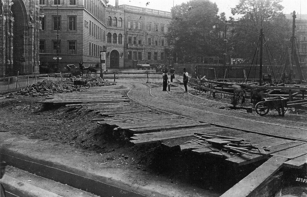 Während des Baus der U-Bahn am Leipziger Platz