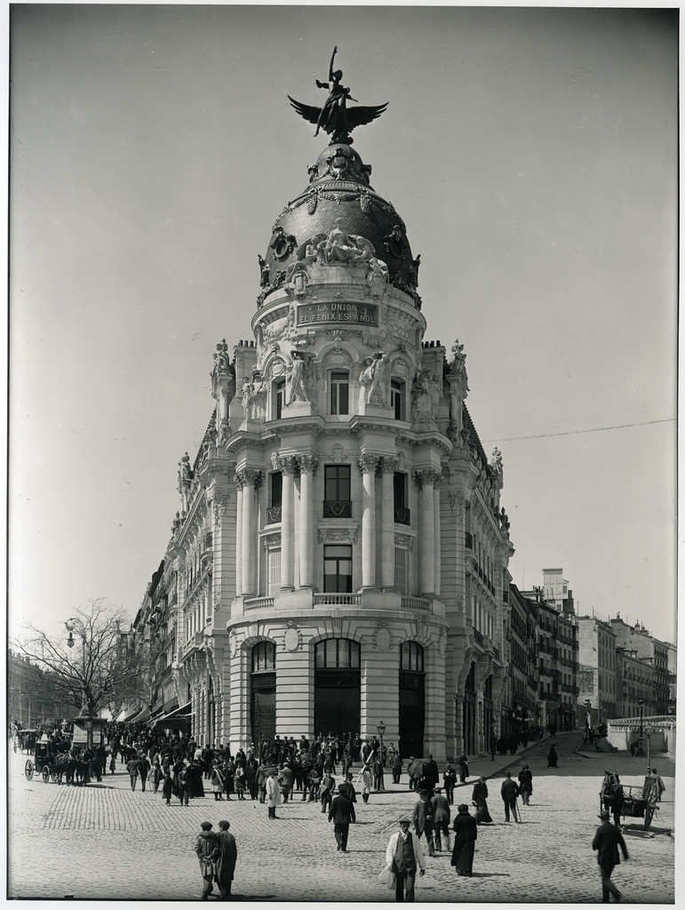 Edificio de la Unión y el Fénix en la esquina de Alcalá y Gran Vía