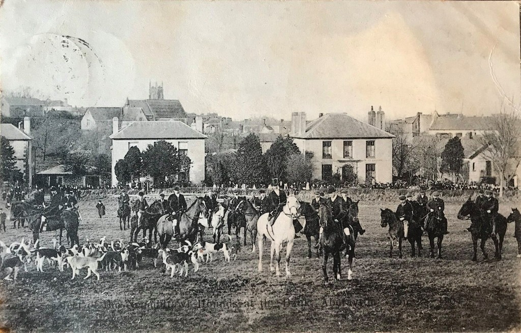 Meet of riders with hounds at the Bank